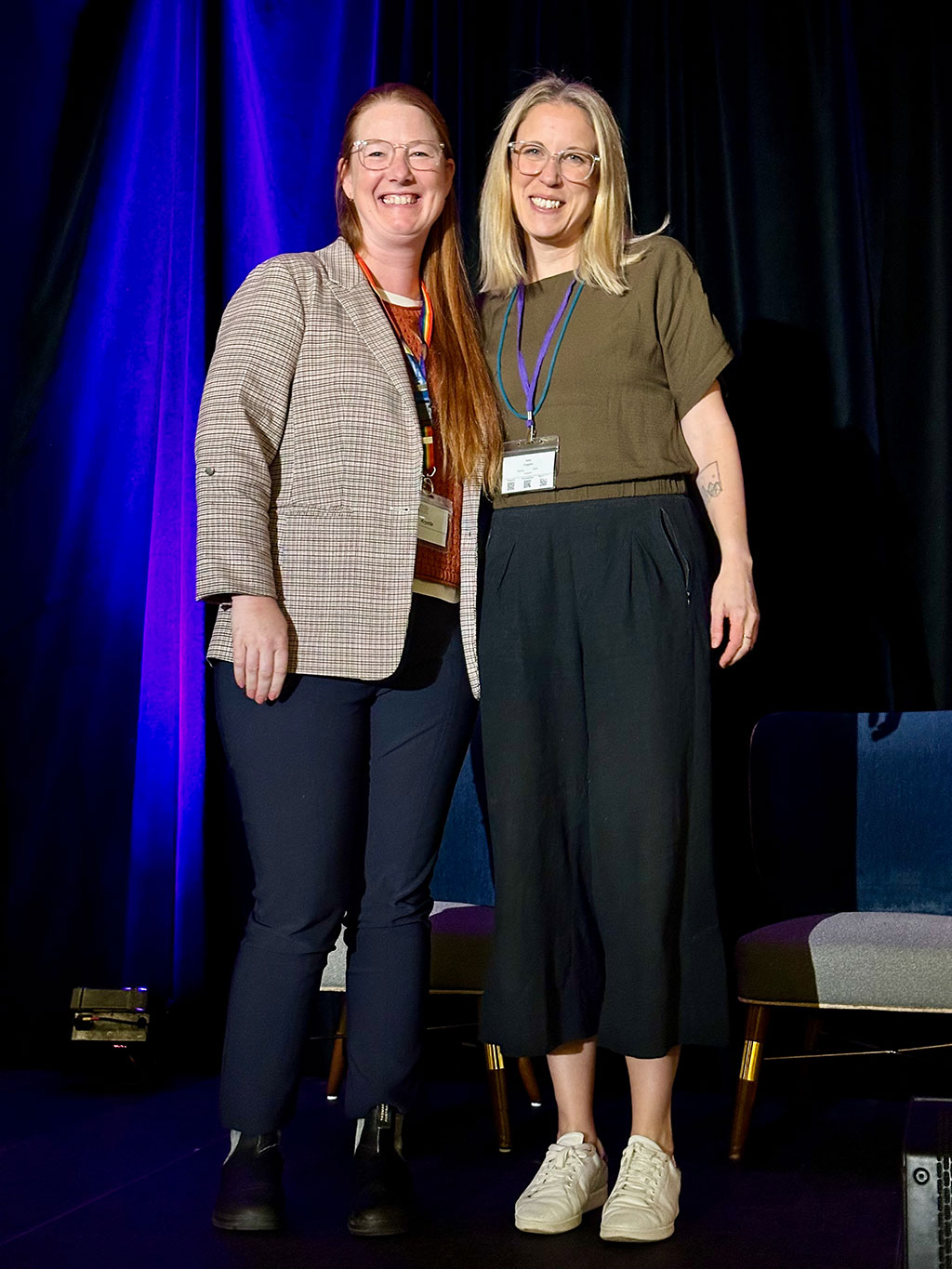 Winner of the IDEXX/ISCAID oral abstract award, Sally Coggins from the University of Sydney with ISCAID President, Krystle Reagan.